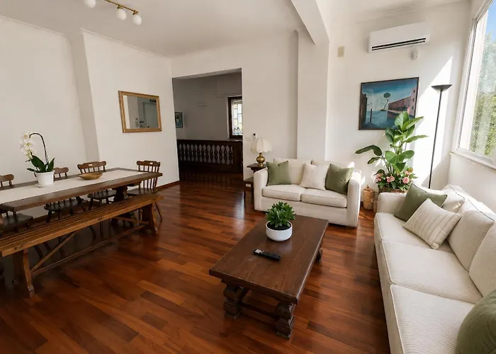 Laurina House *